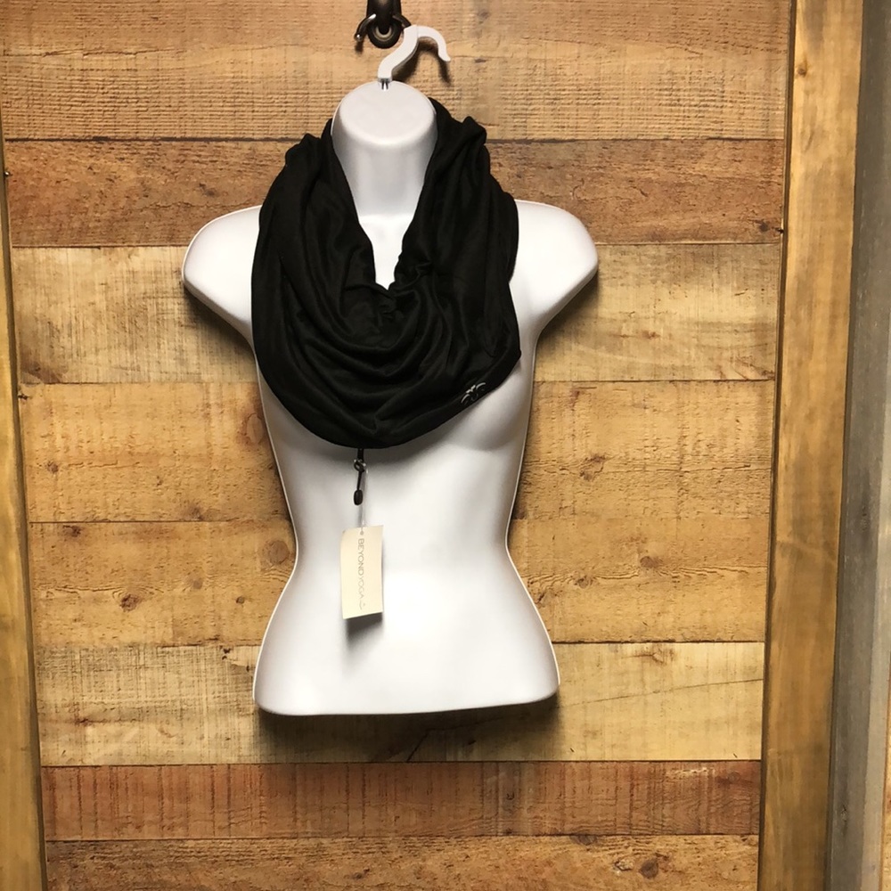 Beyond Yoga Pocket Infinity Scarf - Picture 8 of 13